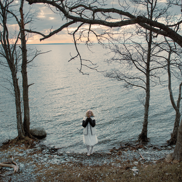 ​ionnalee - ​CLOSE YOUR EYES